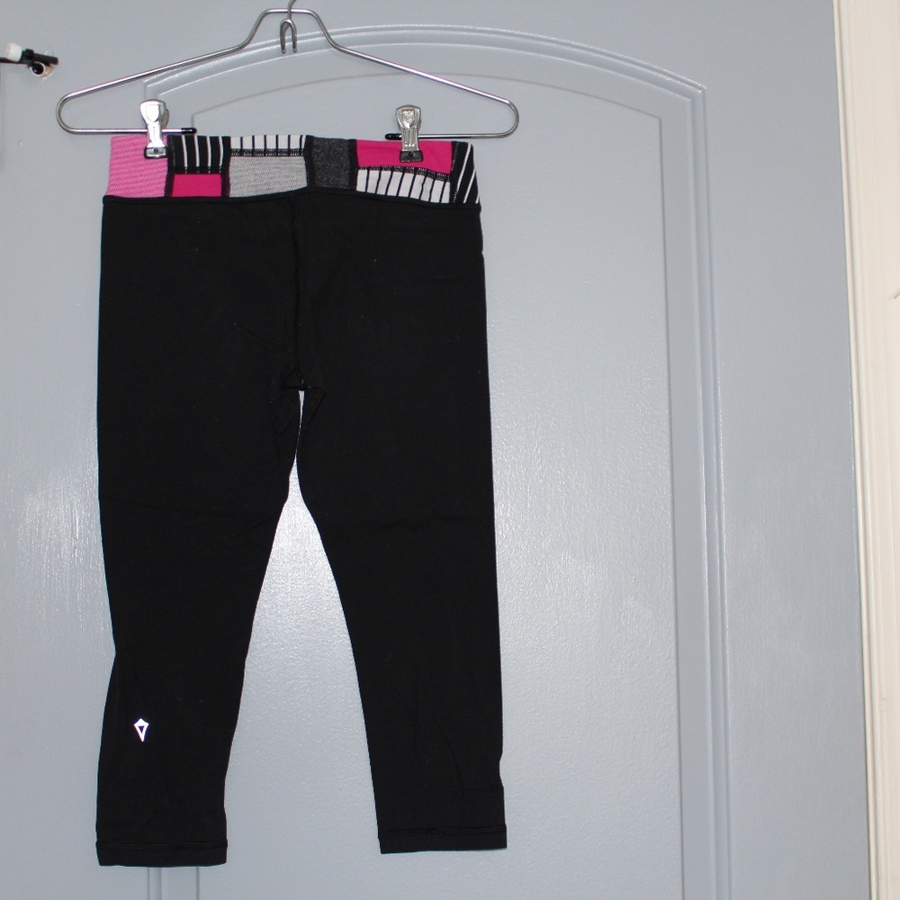 black cropped ivivva leggings